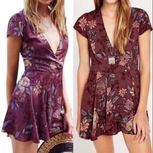3/$30 🌸 UO Kimchi Blue - Maroon Floral Anita Romper, Size 6